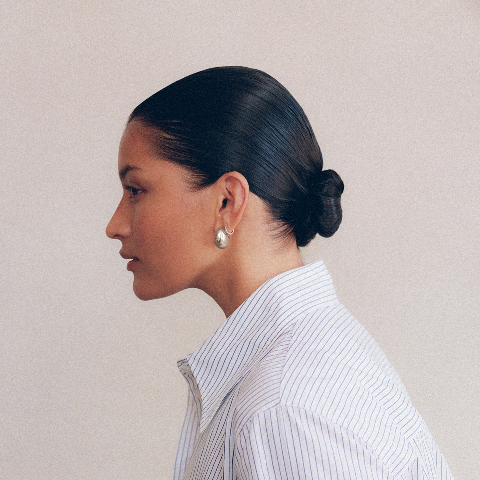 TheFinishingSpray-OnModel02