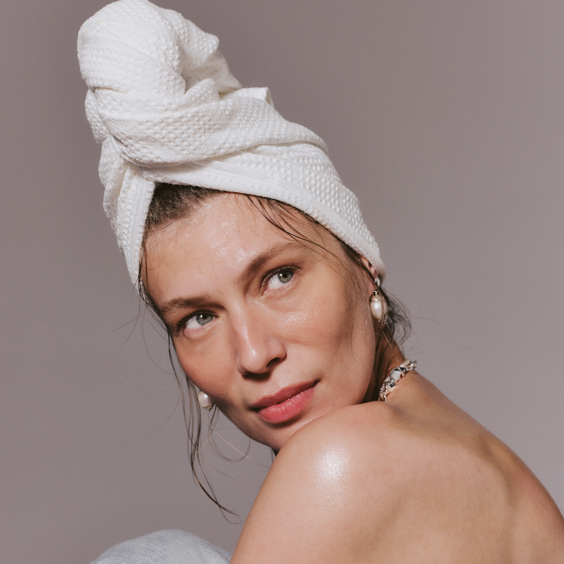 TheTowelWhite-OnModel